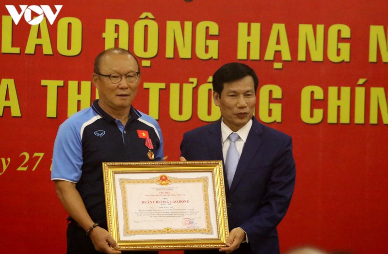 hlv park hang seo xuc dong khi nhan huan chuong lao dong hang nhi hinh 1