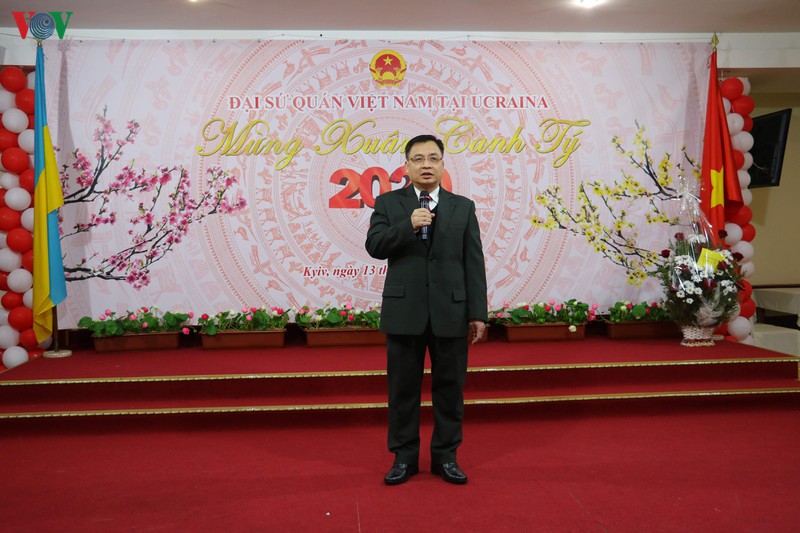 dai su quan viet nam tai ukraine don tet co truyen nam 2020  hinh 1