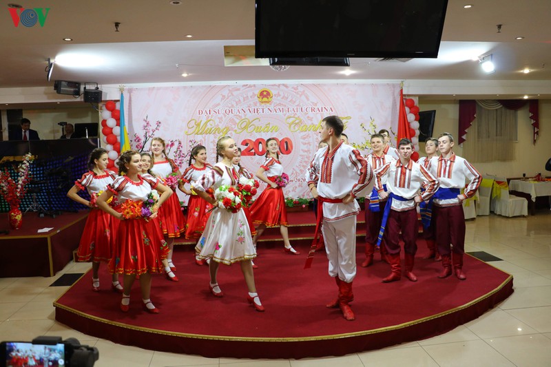 dai su quan viet nam tai ukraine don tet co truyen nam 2020  hinh 3