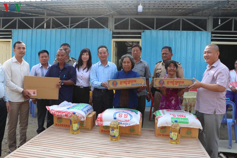 trao tang 3 can nha cho cac ho dan bi hoa hoan tai campuchia hinh 4