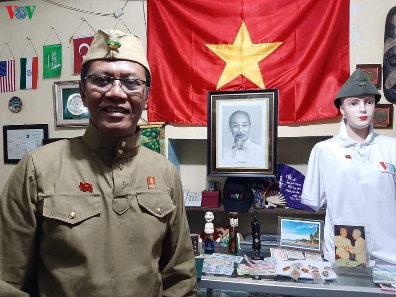 bao tang dx tai indonesia: bieu tuong cua tinh yeu voi radio hinh 1