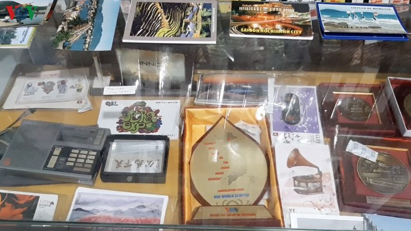 bao tang dx tai indonesia: bieu tuong cua tinh yeu voi radio hinh 2