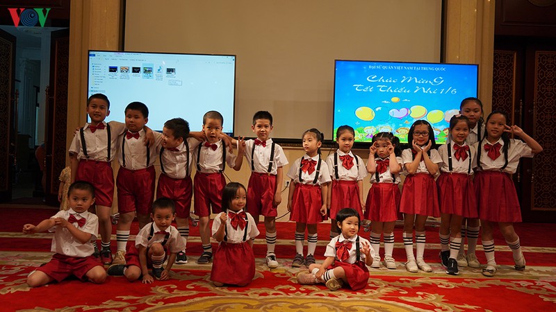 dsq viet nam tai bac kinh, trung quoc to chuc ngay quoc te thieu nhi hinh 4