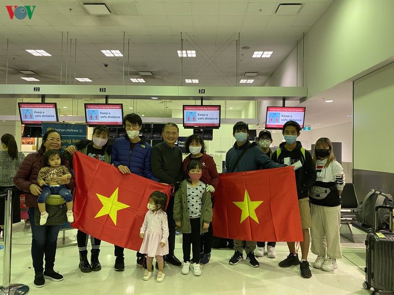hon 300 cong dan viet nam tai australia se ve nuoc ngay 3/7 hinh 1