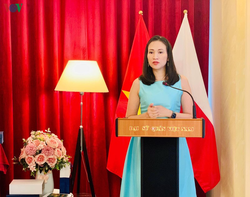 dsq viet nam tai ba lan tich cuc bao ho cong dan va phong chong covid-19 hinh 1