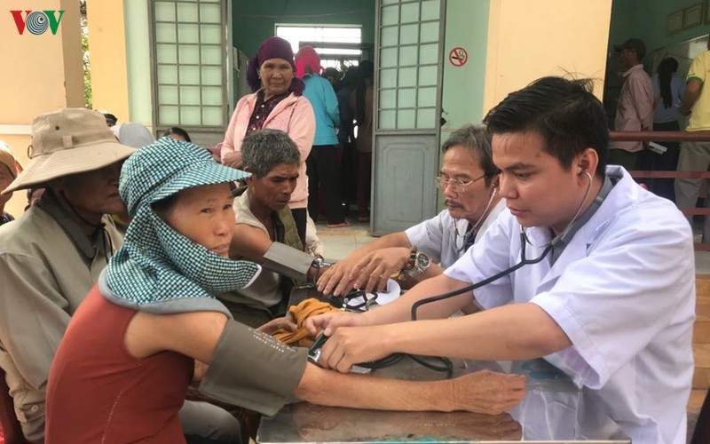 nguoi dan ngheo dak lak duoc kham benh mien phi truoc tet hinh 1