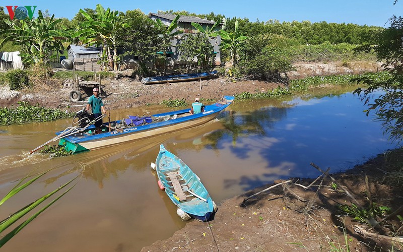 bao dong tinh trang sat lo dat trong mua kho tai ca mau hinh 2