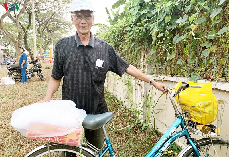tet cua nguoi dan ngheo o xom go hinh 3