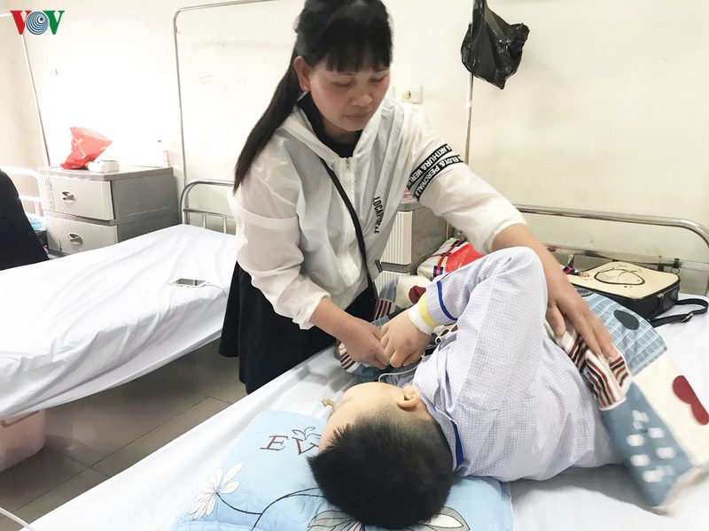 benh vien ngay tet: nu cuoi tre nho sang bung hy vong moi hinh 1