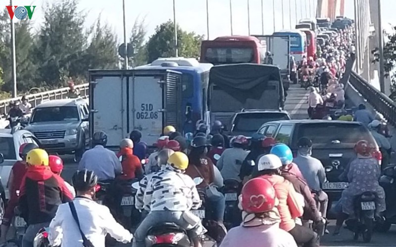 cua ngo mien tay huong ve tp hcm ket cung chieu mung 5 tet hinh 1