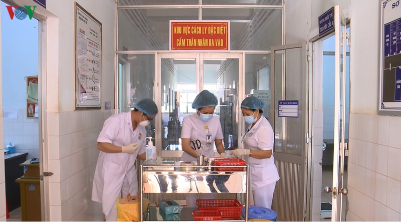 co gai gia lai  ho, sot tu vu han tro ve am tinh voi virus corona hinh 1