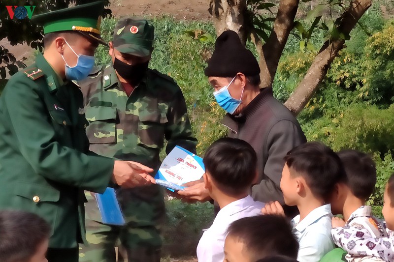 can canh khu cach ly tam thoi noi tuyen dau bien gioi lai chau hinh 13