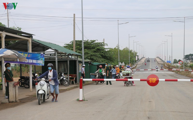 that chat cua khau bien gioi tai an giang de ngan chan dich covid-19 hinh 1