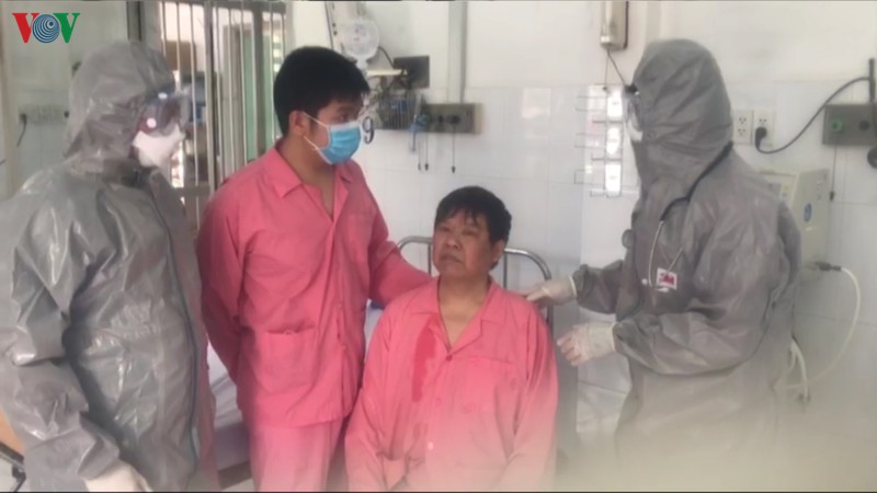 bac si cho ray ke chuyen doi dau dich benh covid-19 hinh 1