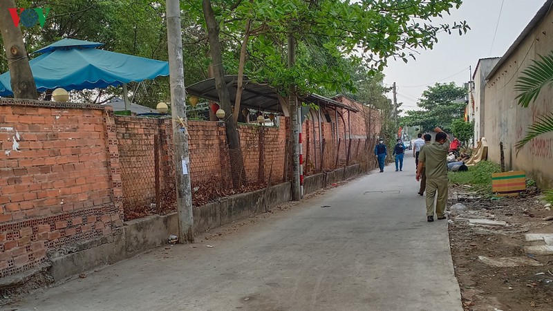 cach ly 1 khu tro co nguoi di cung chuyen bay voi benh nhan covid-19 thu 54 hinh 1