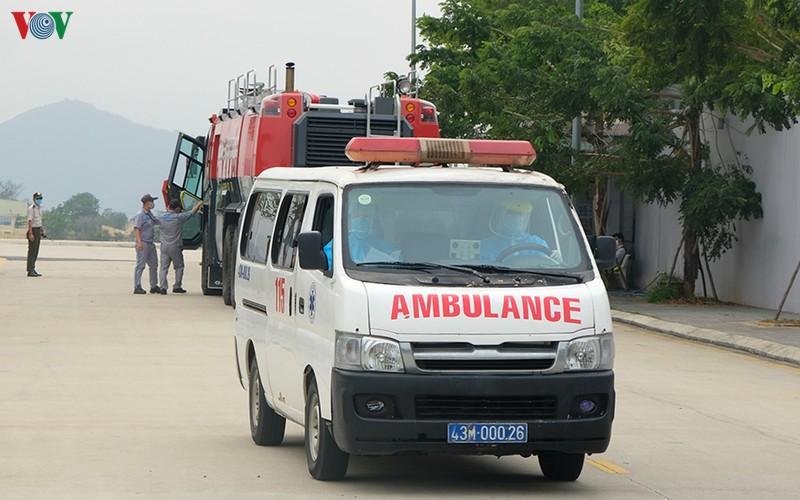 san bay da nang tiep tuc don nguoi viet ve nuoc hinh 1