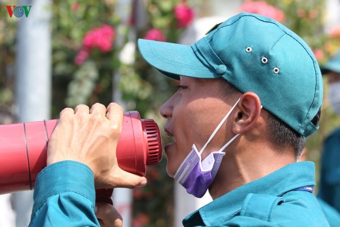 anh: muot mo hoi nhan do tiep te chuyen cho nguoi cach ly o tphcm hinh 2