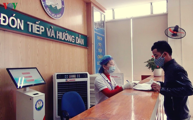 nu dieu duong mat 10 phut de "tu che" mu bao ho y te ngan giot ban hinh 1