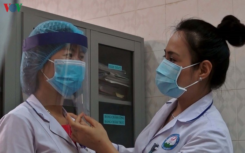 nu dieu duong mat 10 phut de "tu che" mu bao ho y te ngan giot ban hinh 3