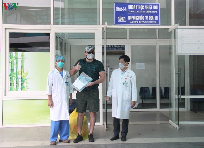benh vien da nang dieu tri khoi cho benh nhan nguoi my mac covid-19  hinh 1