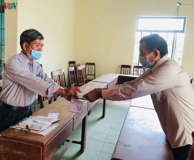 ngu dan "lang hoang sa" gop suc chong covid-19 hinh 1