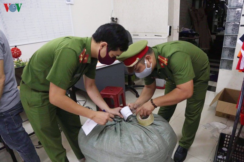 da nang thu giu 3.000 khau trang san xuat "chui" hinh 1