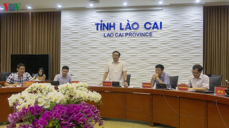 xac minh, xu ly nghiem "co moi" xep cho phuong tien o cua khau lao cai hinh 1
