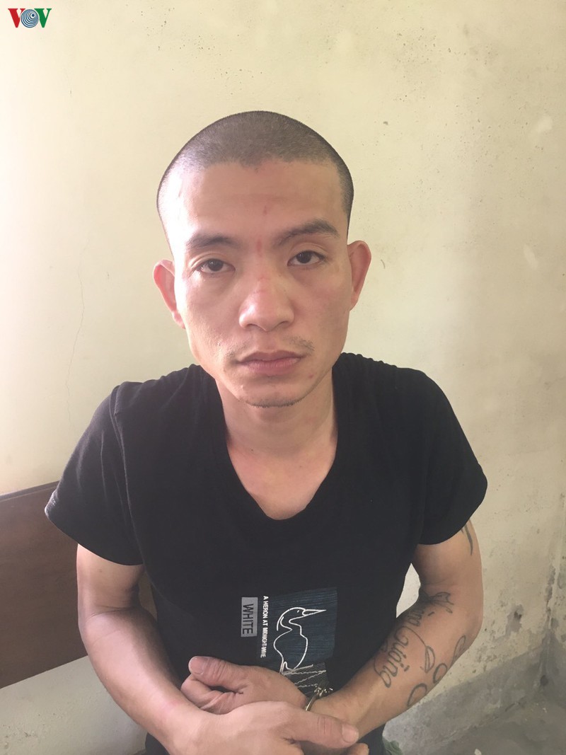doi tuong "ngao da" cam kiem doa chem bo me, tan cong 3 can bo cong an  hinh 1