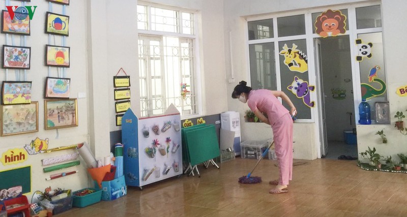 phu huynh chua het lo khi con o tuoi mam non, tieu hoc tro lai truong hinh 2