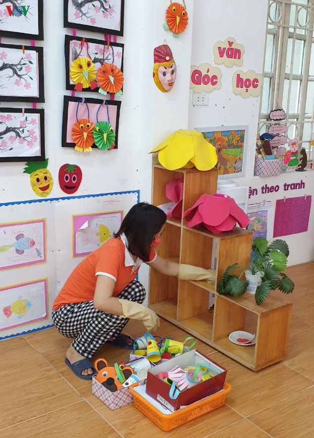 phu huynh chua het lo khi con o tuoi mam non, tieu hoc tro lai truong hinh 3