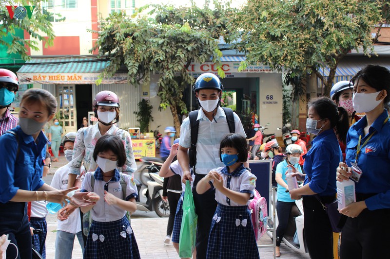 hoc sinh tieu hoc va mam non no nuc trong ngay "tuu truong dac biet" hinh 6