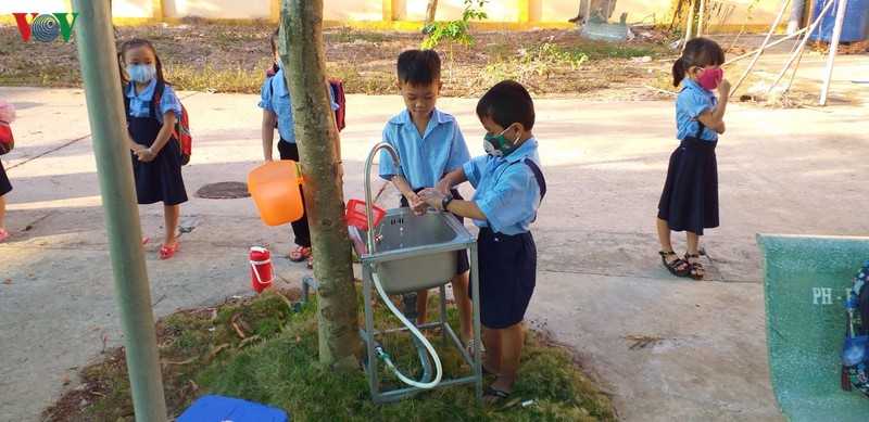 hoc sinh tieu hoc va mam non no nuc trong ngay "tuu truong dac biet" hinh 5