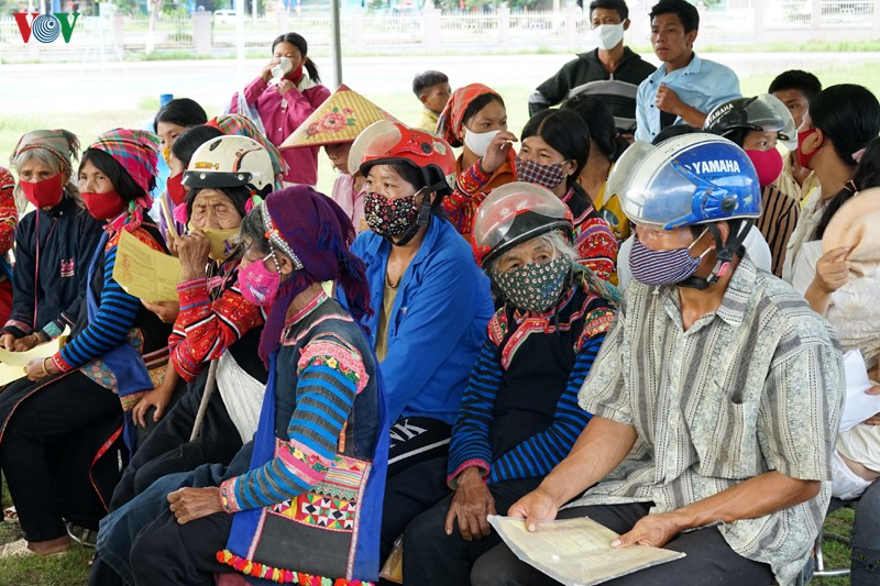 hinh anh am long dong bao ngheo bien gioi mua giap hat hinh 16