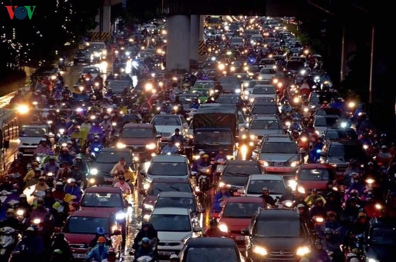 duong ha noi ken cung nguoi va xe khi mua lon trut xuong gio tan tam hinh 5