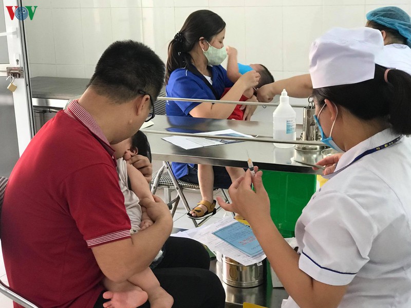 tre nho di tiem chung tro lai sau cach ly xa hoi vi dich covid-19 hinh 1