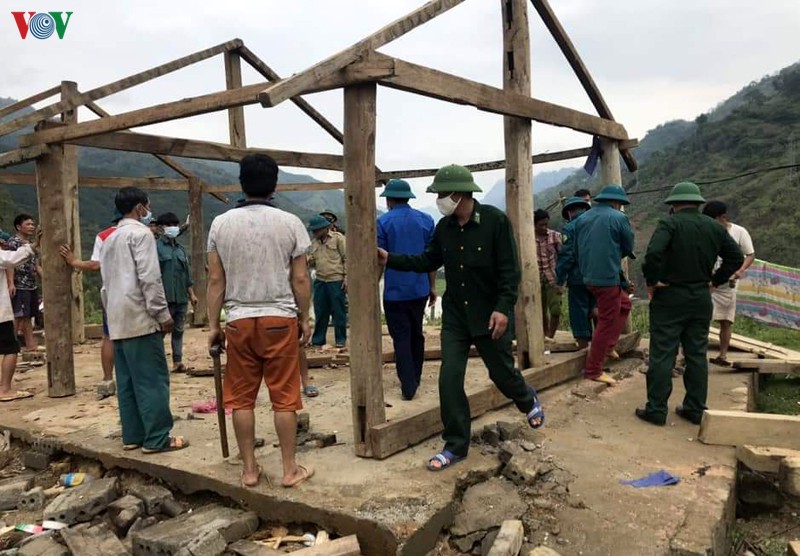 truoc mua mua lu, nguoi dan lai chau mong di chuyen den noi o an toan hinh 3