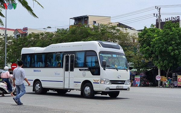 bat nhao xe o to don tra khach o trung tam thanh pho da nang hinh 3