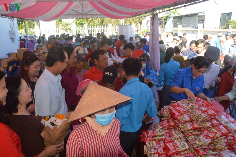 phien cho nhan dao den voi nguoi ngheo soc trang hinh 1