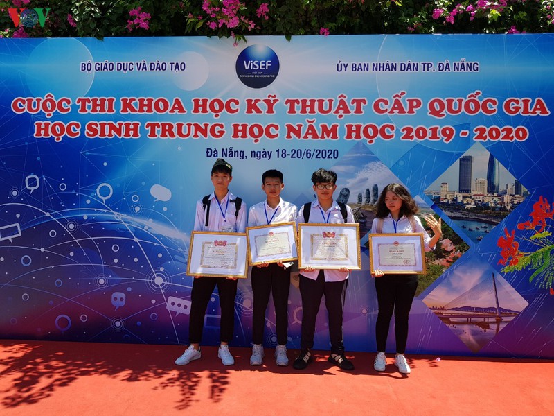 hoc sinh lao cai dan top dau cuoc thi khoa hoc ky thuat cap quoc gia hinh 2