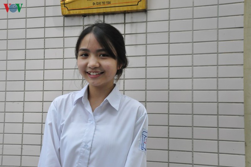 thi sinh truoc ky thi vao lop 10: cha me luon ben canh dong vien con hinh 8