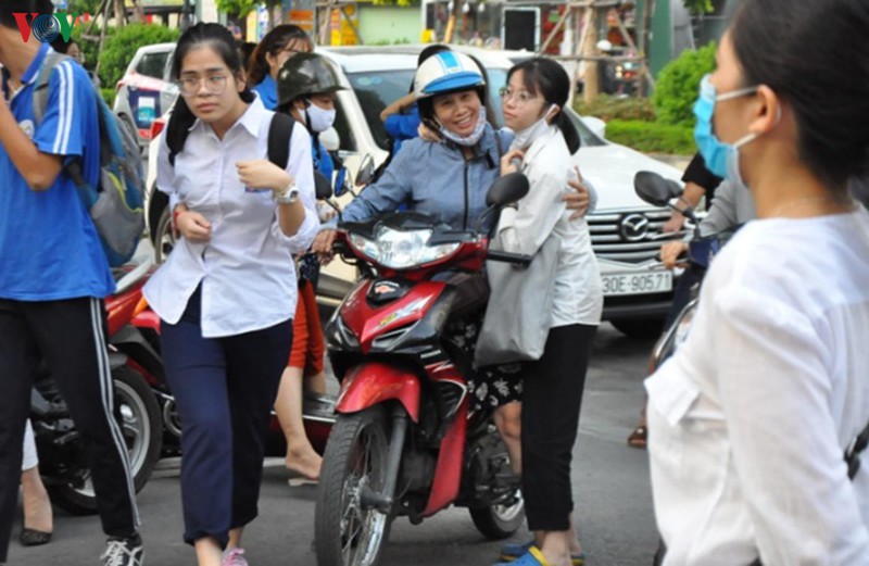 nhung cai om gui gam ngan loi dong vien con thi tot vao lop 10 hinh 10