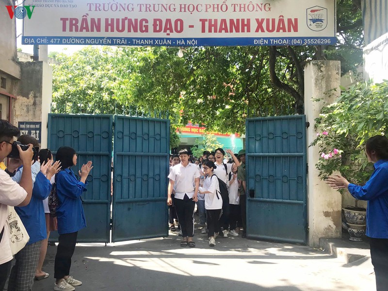 thi sinh ha noi ho hoi vi lam tot de thi ngu van lop 10 thpt hinh 1