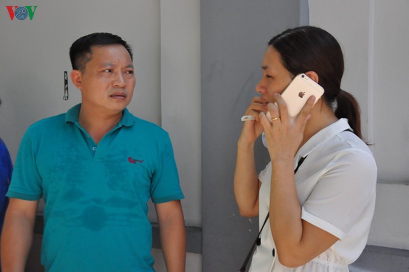 ky tuyen sinh vao lop 10: nu sinh di thi tren lung ba hinh 2