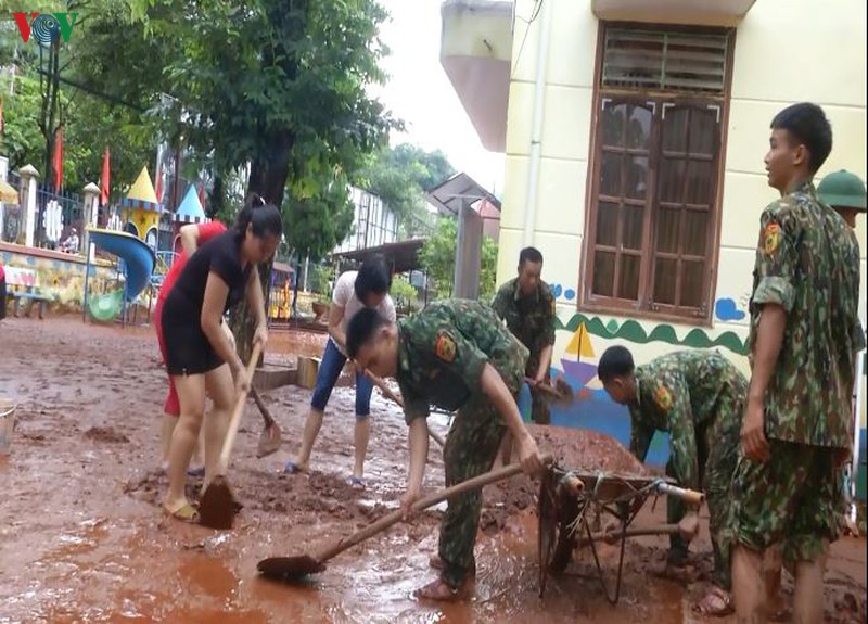 200 chien si ho tro nguoi dan ha giang khac phuc hau qua mua lu hinh 1