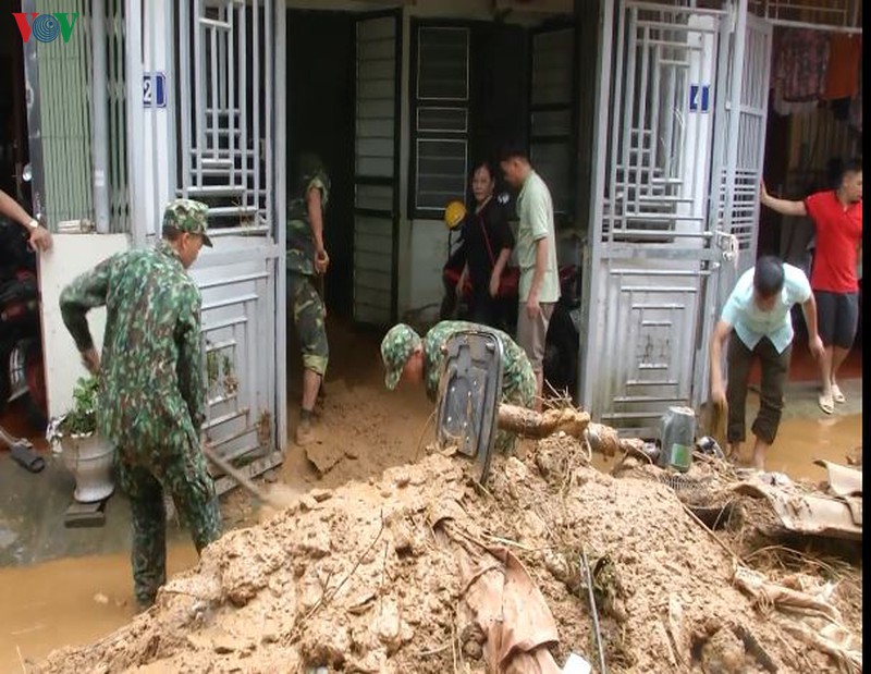 200 chien si ho tro nguoi dan ha giang khac phuc hau qua mua lu hinh 2