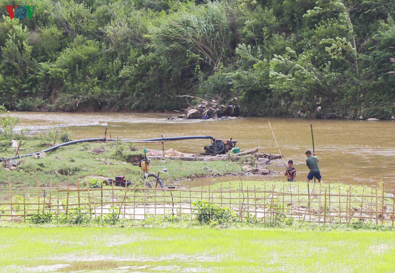tai dien nan khai thac cat trai phep: tieng may bom bua vay buon lang hinh 5