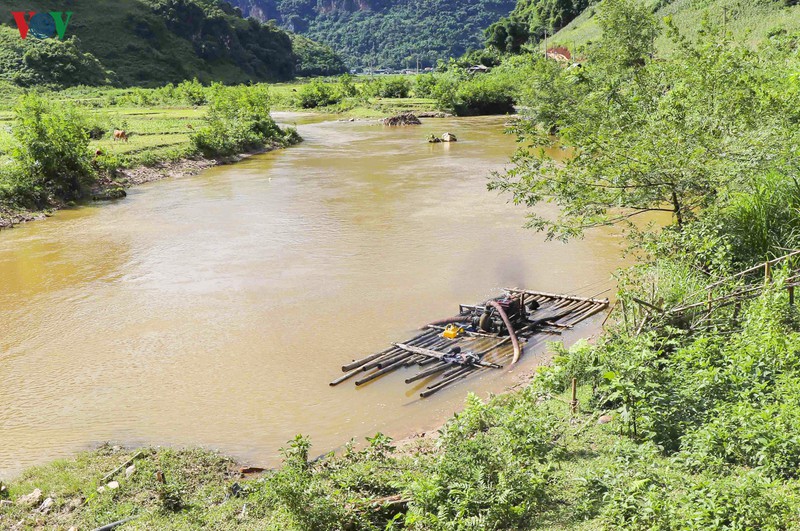 tai dien nan khai thac cat trai phep: tieng may bom bua vay buon lang hinh 9