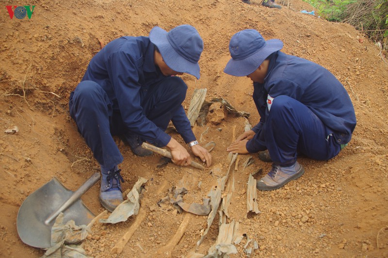nhung nguoi linh 20 nam am tham di tim dong doi  hinh 2