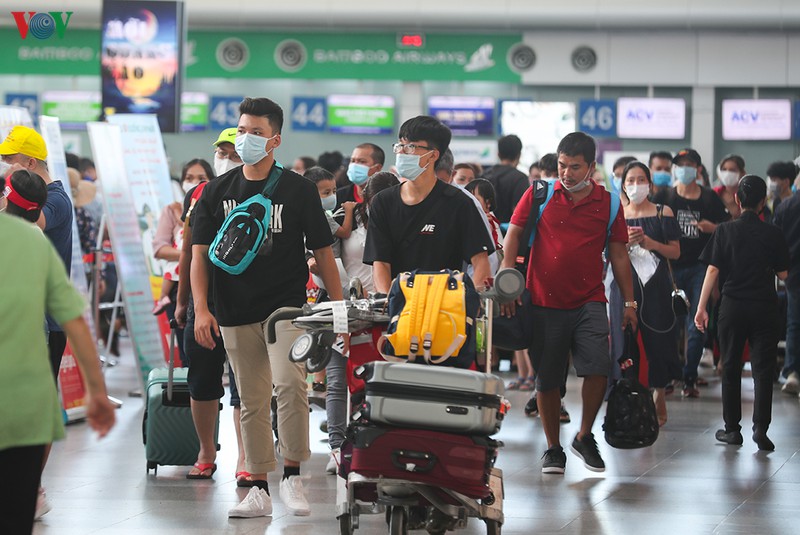 anh: du khach tap nap lam thu tuc o san bay roi da nang  hinh 10