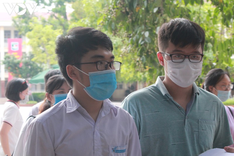 thi sinh ha noi ho hoi lam duoc bai thi mon toan hinh 4